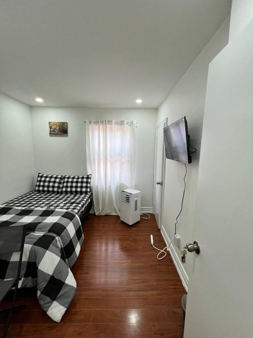 #1 Convvy-Nient Residence! トロント エクステリア 写真