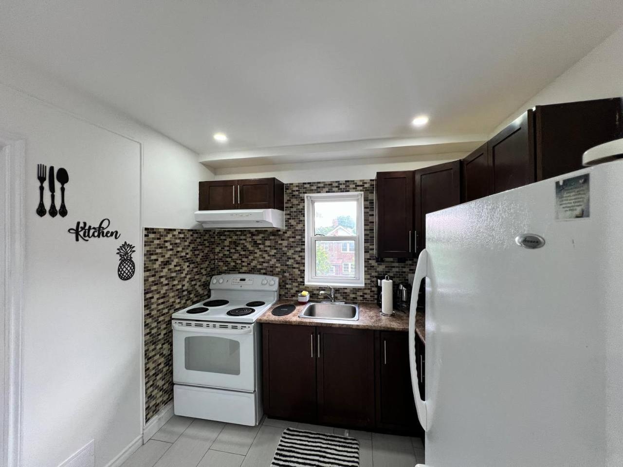 #1 Convvy-Nient Residence! トロント エクステリア 写真