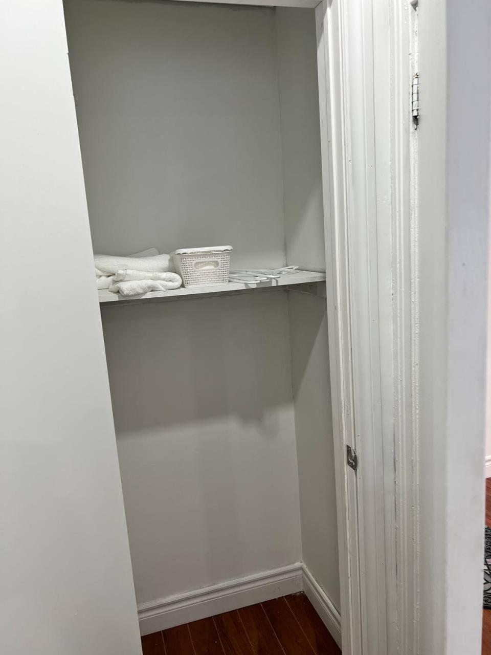 #1 Convvy-Nient Residence! トロント エクステリア 写真