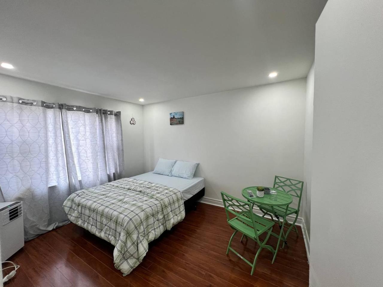 #1 Convvy-Nient Residence! トロント エクステリア 写真