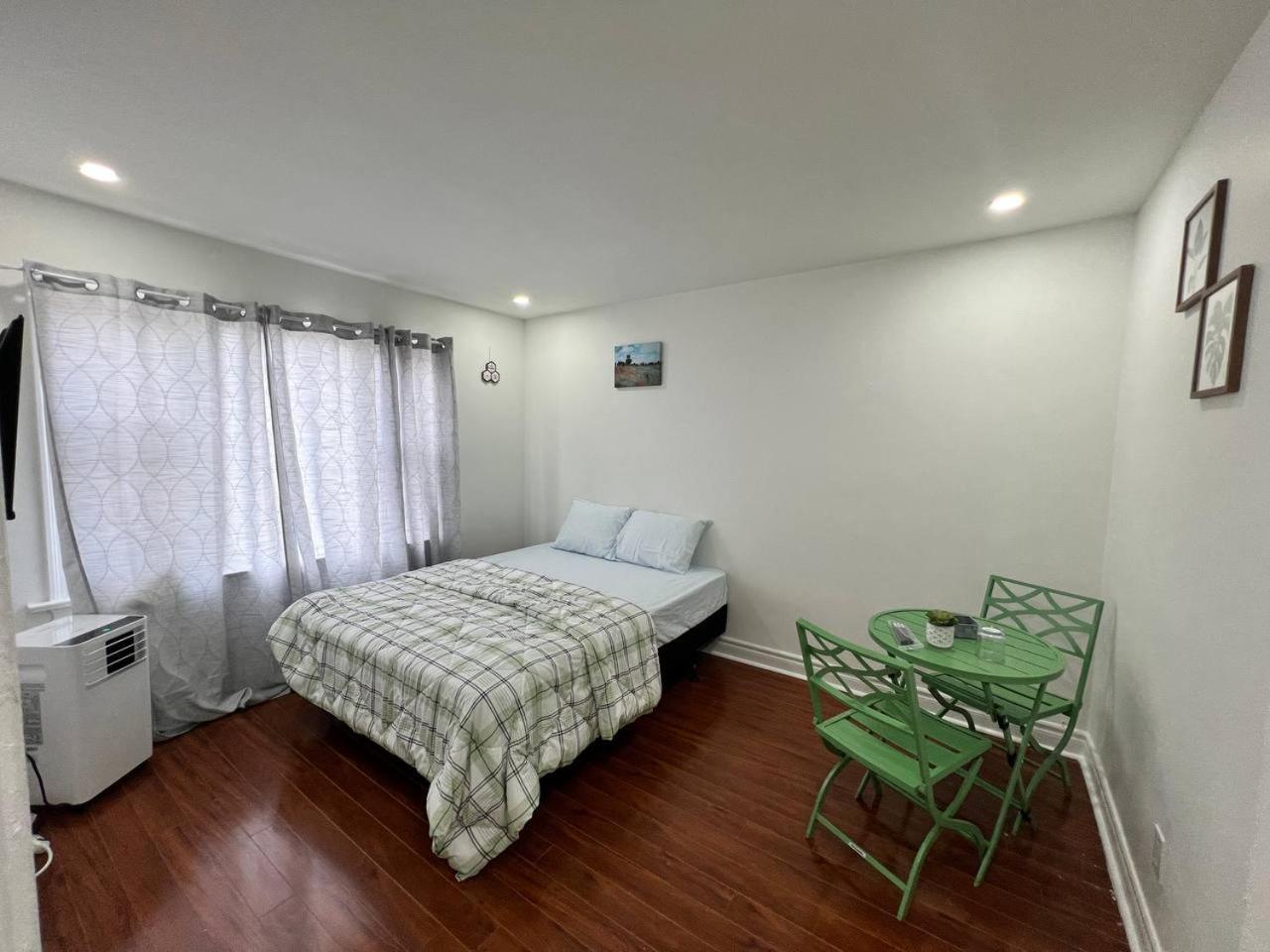 #1 Convvy-Nient Residence! トロント エクステリア 写真