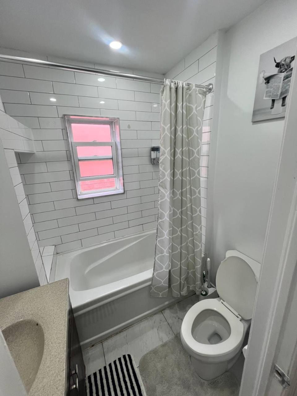 #1 Convvy-Nient Residence! トロント エクステリア 写真