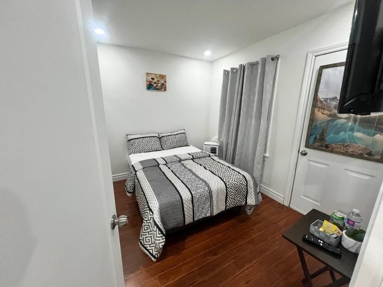 #1 Convvy-Nient Residence! トロント エクステリア 写真