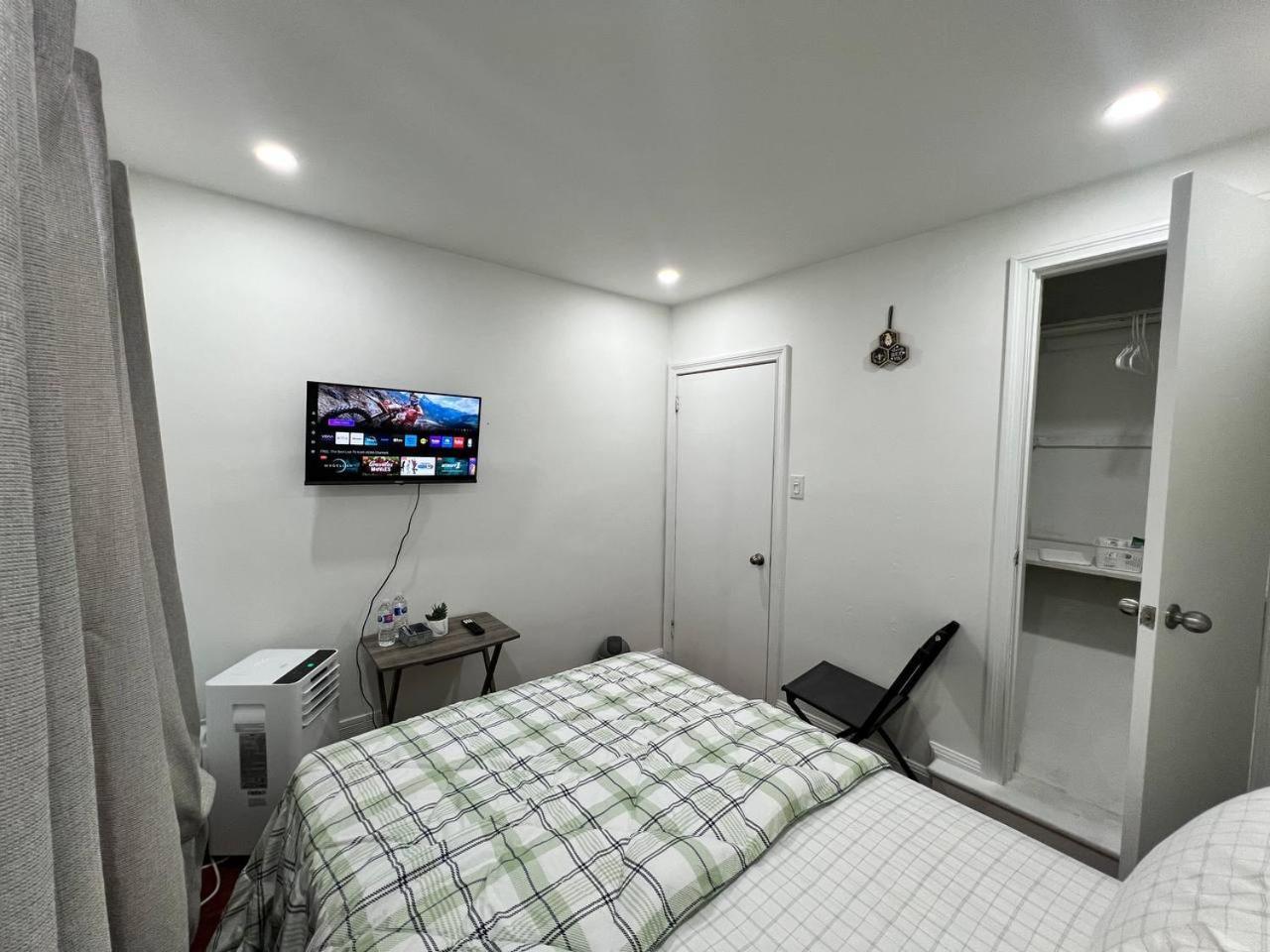 #1 Convvy-Nient Residence! トロント エクステリア 写真