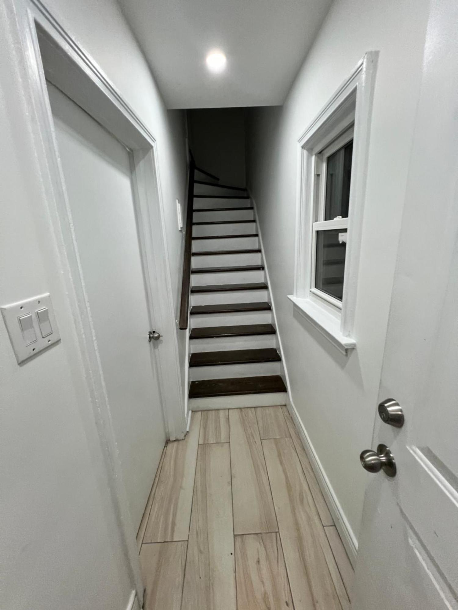 #1 Convvy-Nient Residence! トロント エクステリア 写真